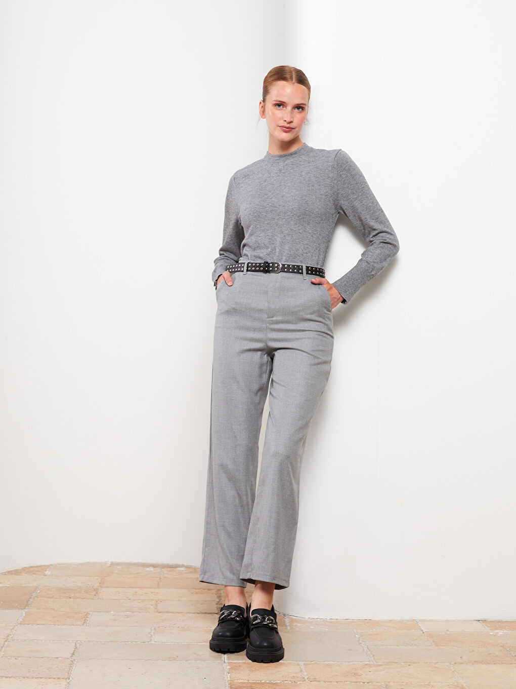 биік жағалы әйелдерге арналған трикотаж жемпір