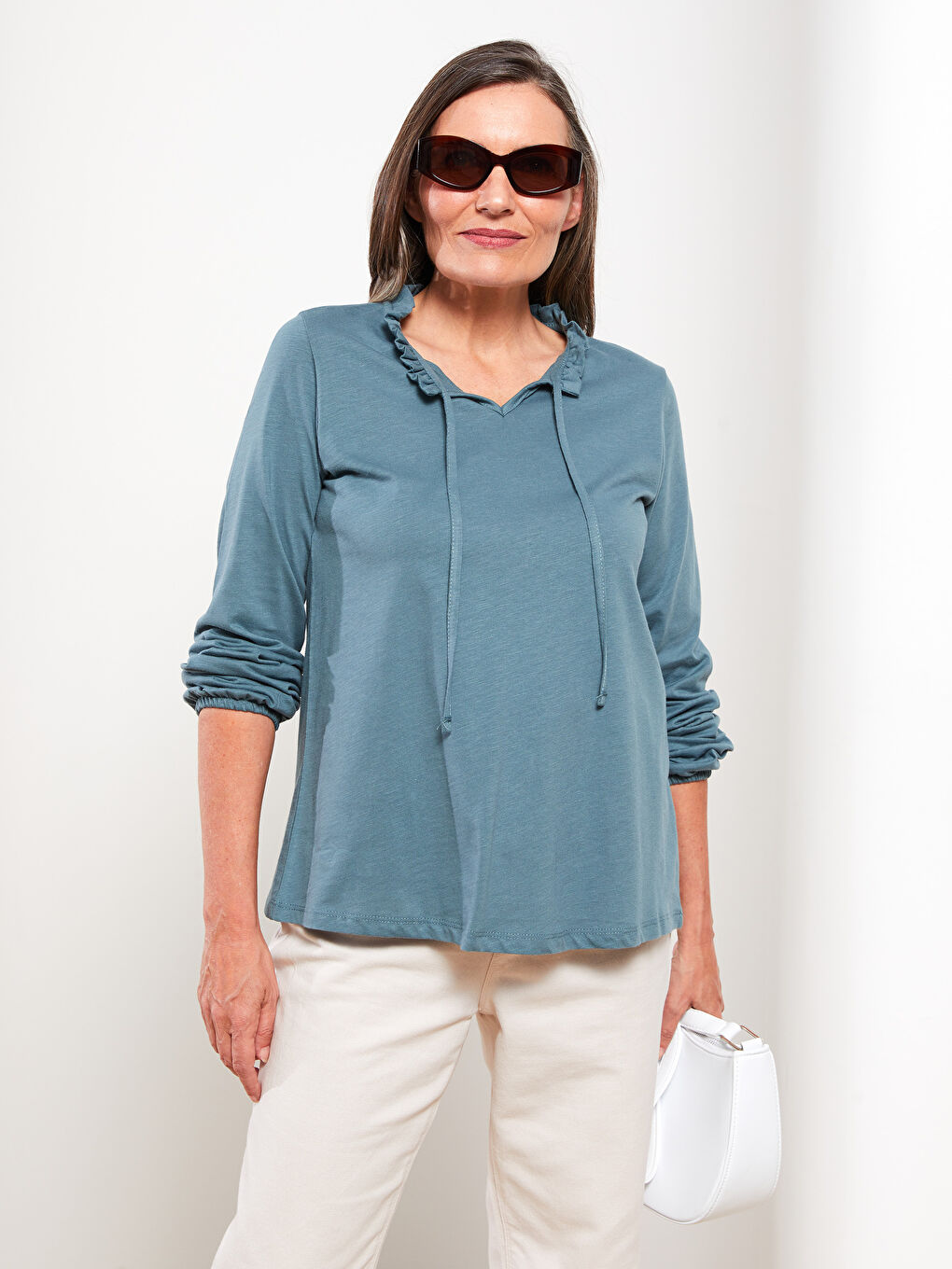 بلوزة نسائية قطنية بأكمام طويلة مستقيمة وياقة مربوطة-2