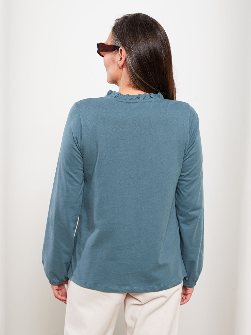 بلوزة نسائية قطنية بأكمام طويلة مستقيمة وياقة مربوطة-4