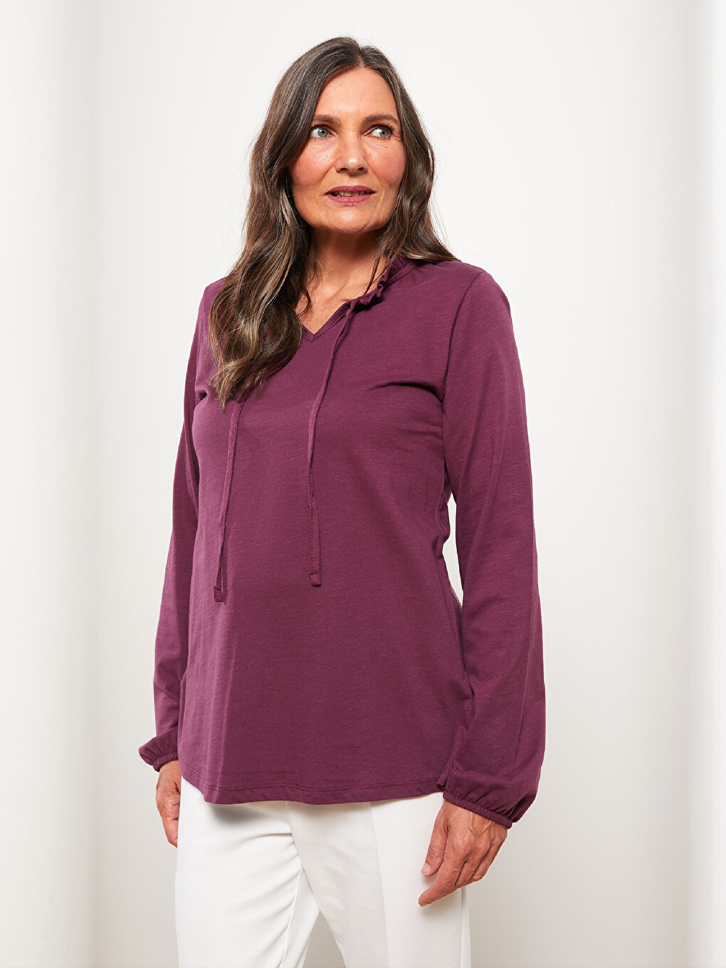 بلوزة نسائية قطنية بأكمام طويلة مستقيمة وياقة مربوطة-2