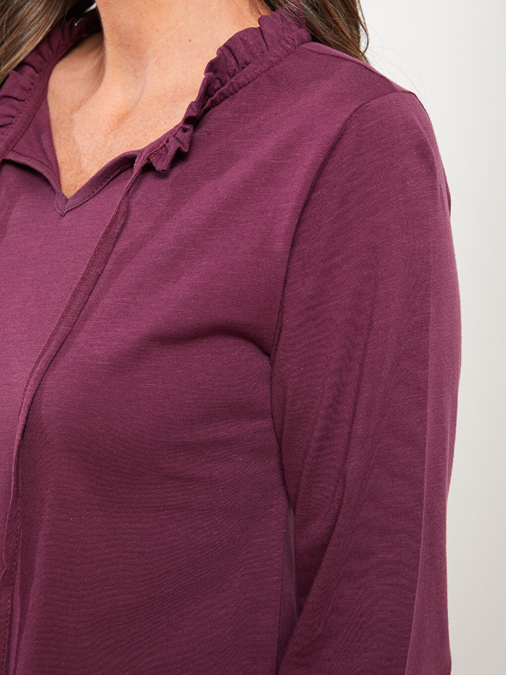 بلوزة نسائية قطنية بأكمام طويلة مستقيمة وياقة مربوطة-3