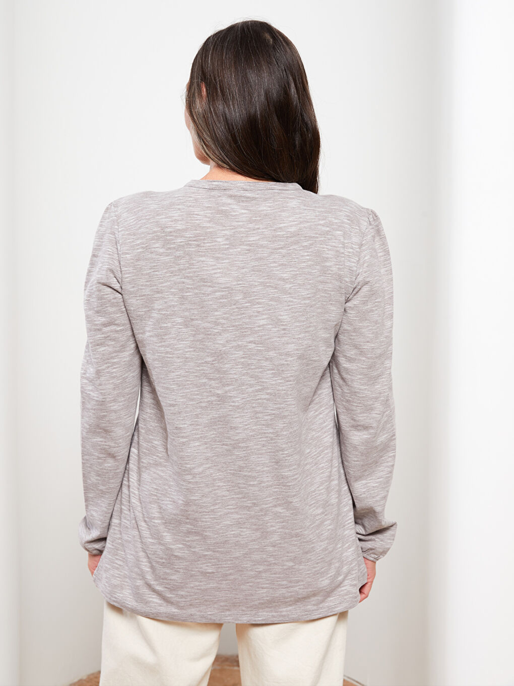 Bej Bisiklet Yaka Nakışlı Uzun Kollu Kadın Tişört-4