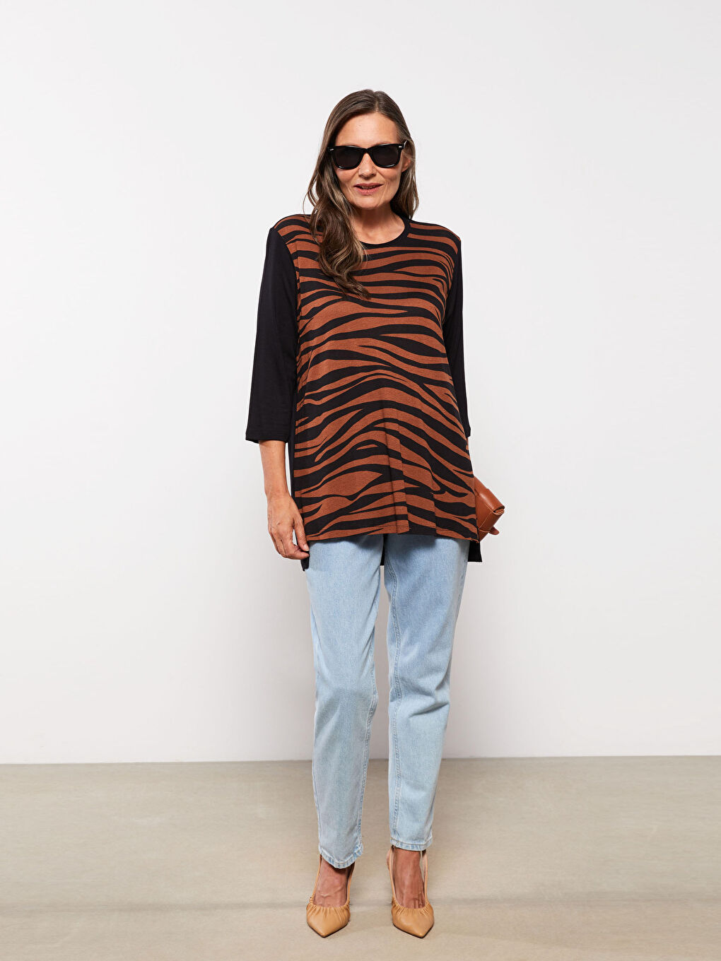 Siyah Bisiklet Yaka Desenli Uzun Kollu Krep Kadın Tişört-1