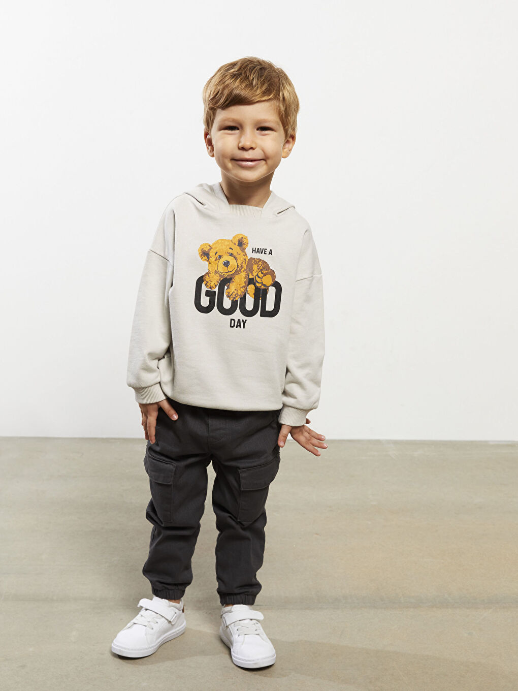 Gri Kapüşonlu Uzun Kollu Baskılı Erkek Bebek Sweatshirt ve Pantolon 2'li Takım