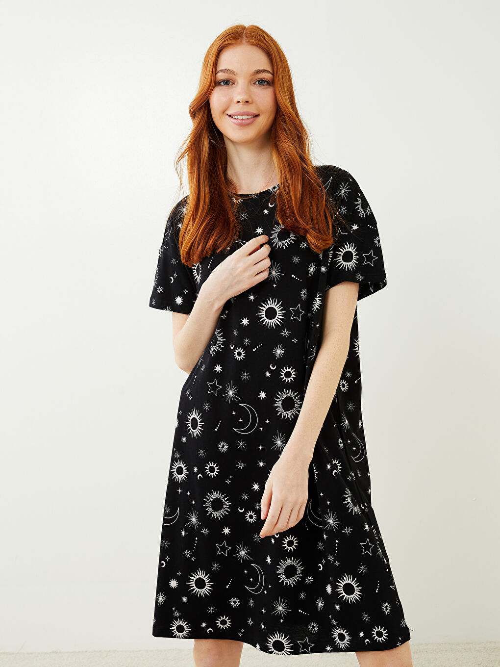 قميص نوم قطن كم قصير مطبوع بياقة دائرية للسيدات-1