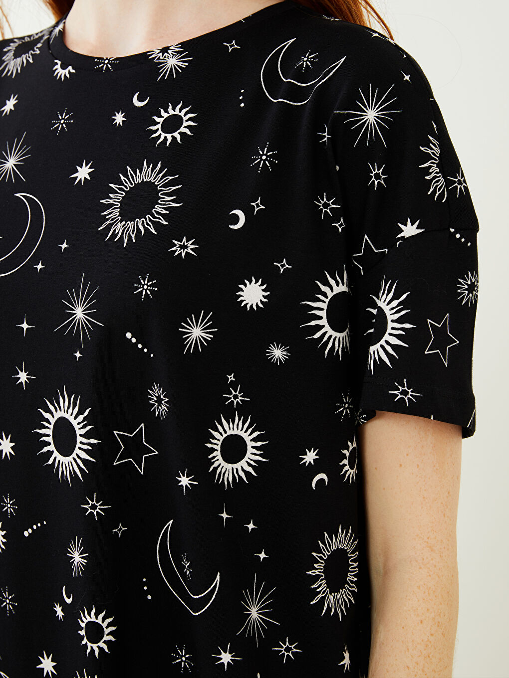 قميص نوم قطن كم قصير مطبوع بياقة دائرية للسيدات-3