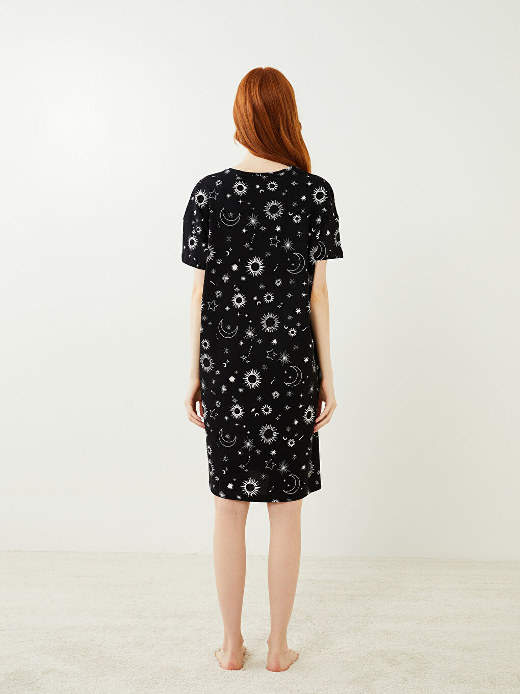 قميص نوم قطن كم قصير مطبوع بياقة دائرية للسيدات-4