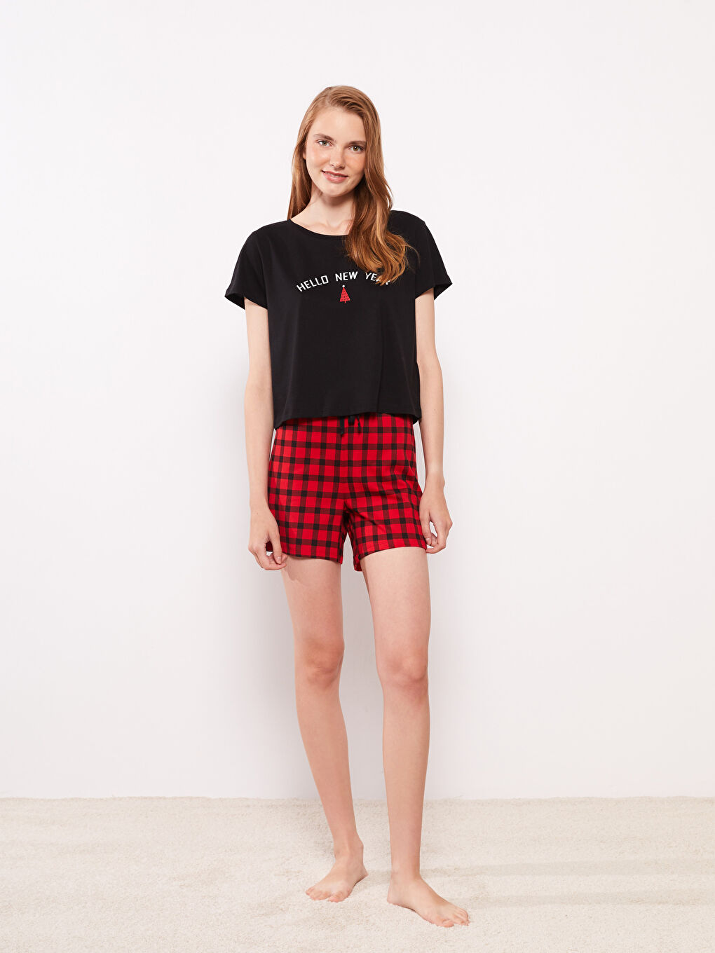 LCW DREAM Bisiklet Yaka Yılbaşı Temalı Kısa Kollu Pamuklu Kadın Pijama Takımı -W2AD03Z8-LTQ