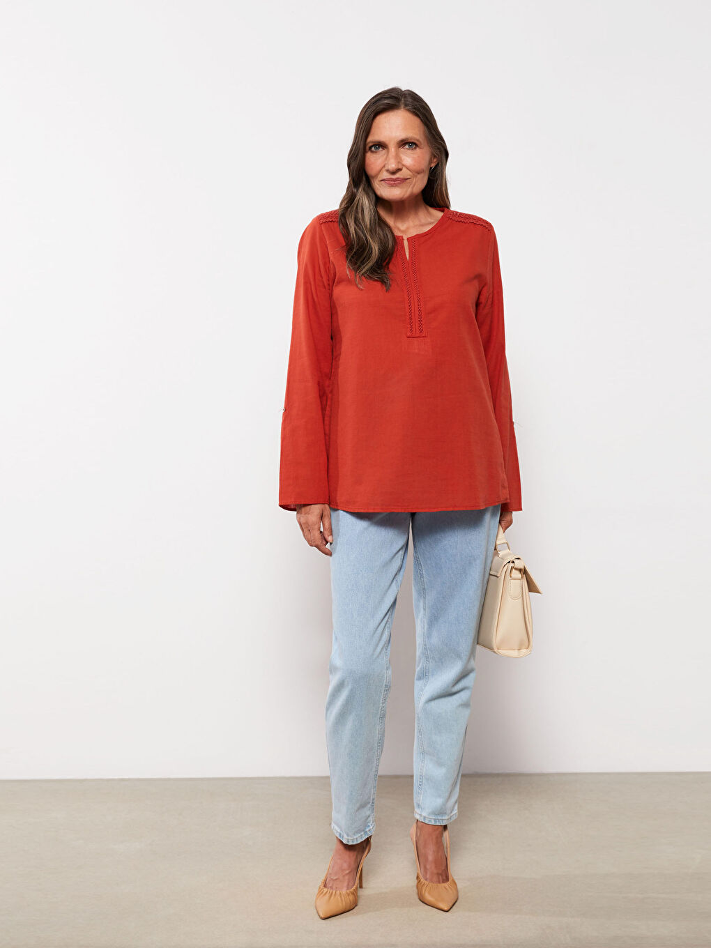 Turuncu Kaçık Yaka Nakışlı Uzun Kollu Pamuklu Kadın Bluz-1