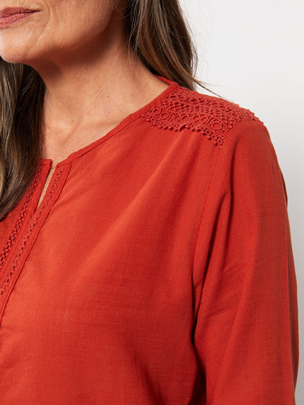 Turuncu Kaçık Yaka Nakışlı Uzun Kollu Pamuklu Kadın Bluz-3
