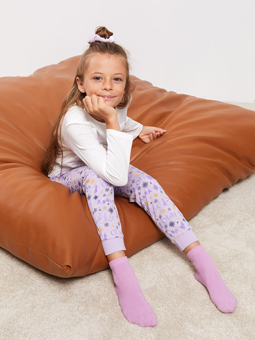 LCW Kids طقم بيجاما بنات كم طويل مطبوع إلسا كول مدور -W2AD34Z4-FDU