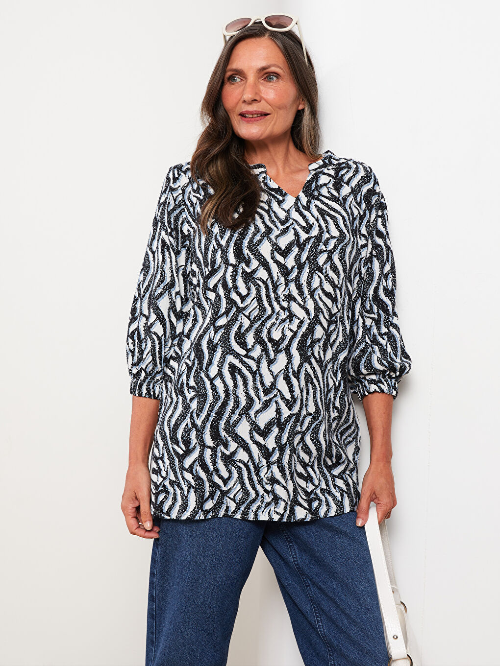 Әйелдерге арналған ойық жағалы принтті вискоза блузка-2