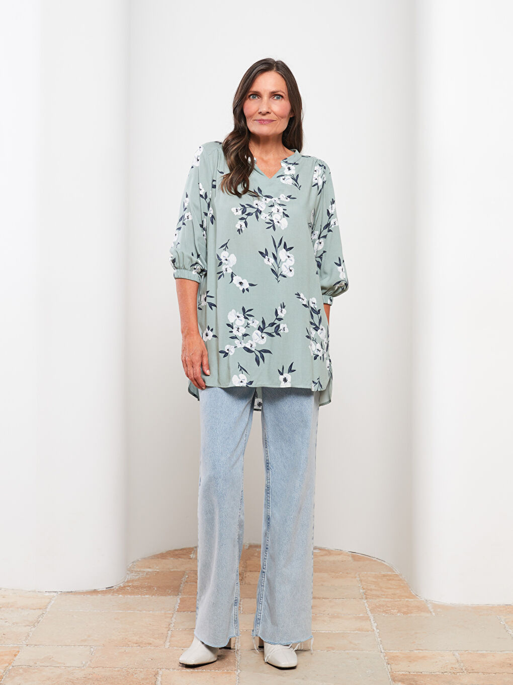 Yeşil Kaçık Yaka Desenli Viskon Kadın Bluz