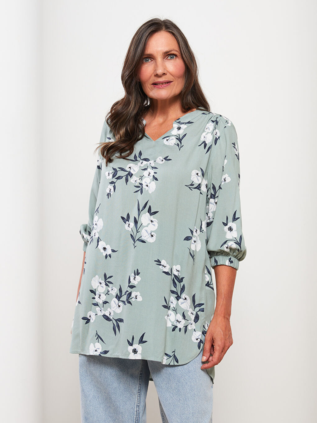 Yeşil Kaçık Yaka Desenli Viskon Kadın Bluz-1