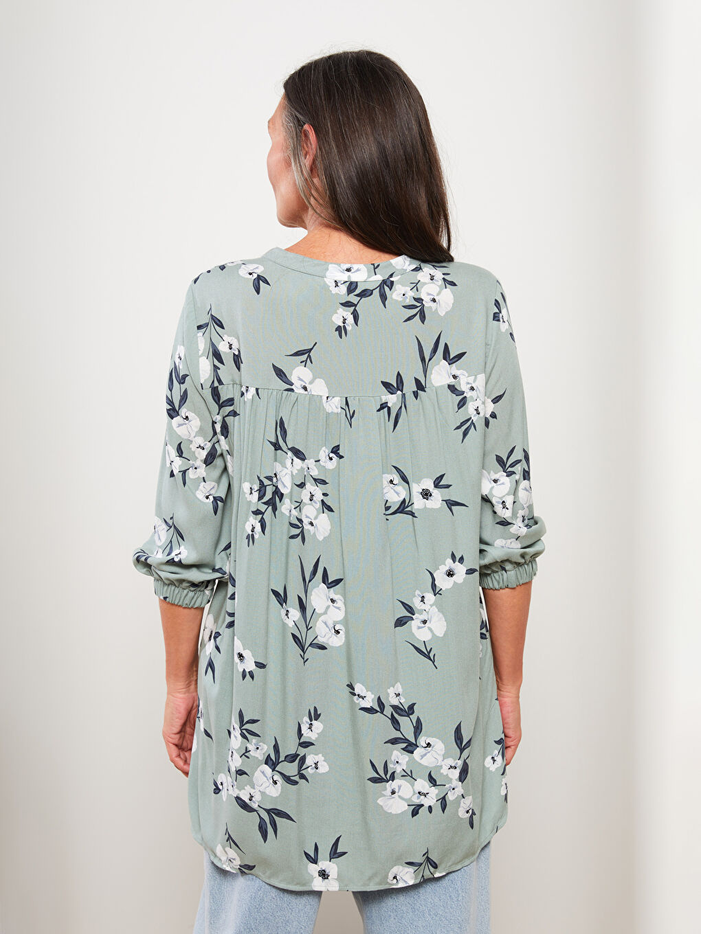 Yeşil Kaçık Yaka Desenli Viskon Kadın Bluz-4