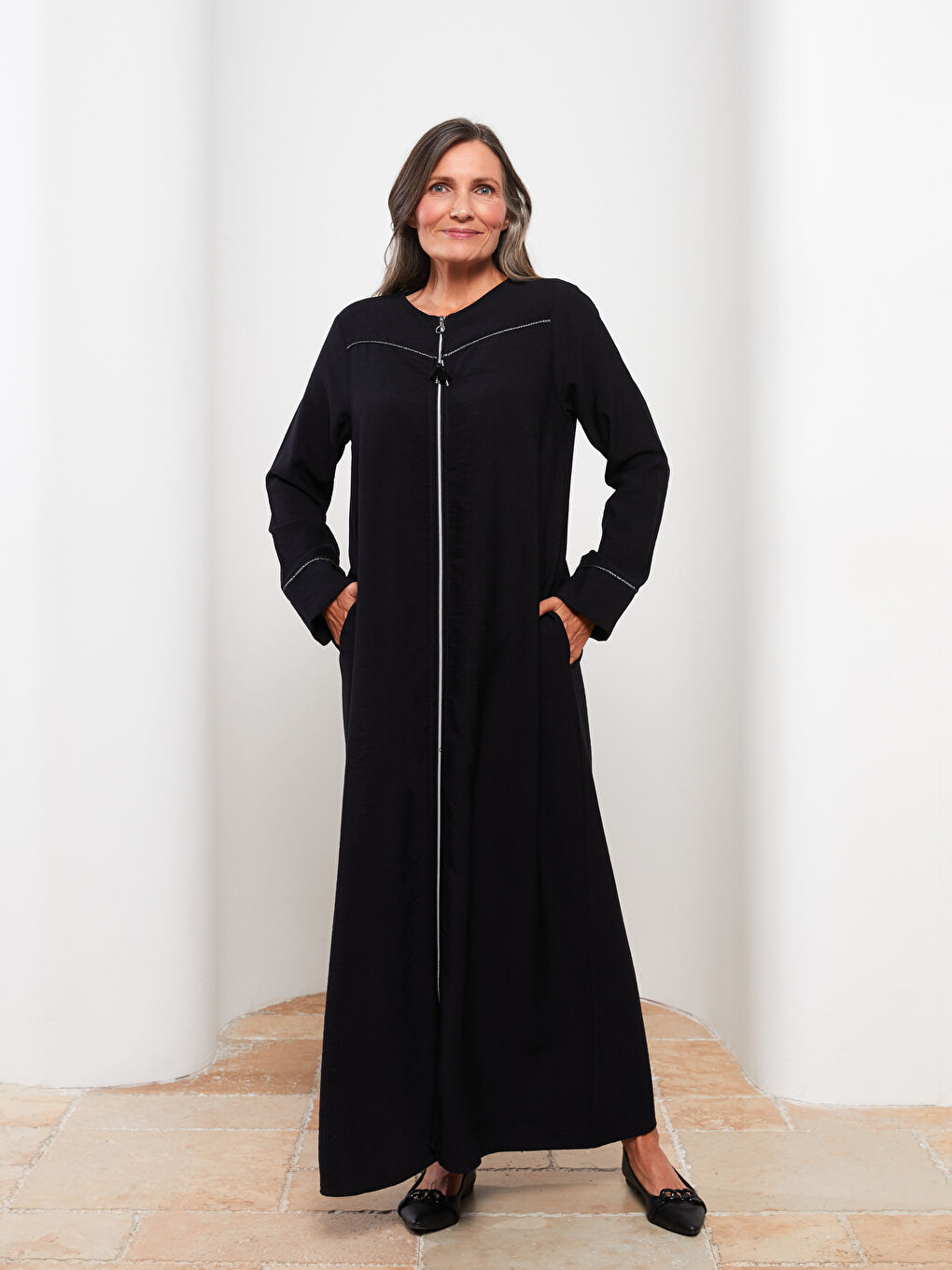 Siyah Bisiklet Yaka Düz Uzun Kollu Kadın Ferace-1