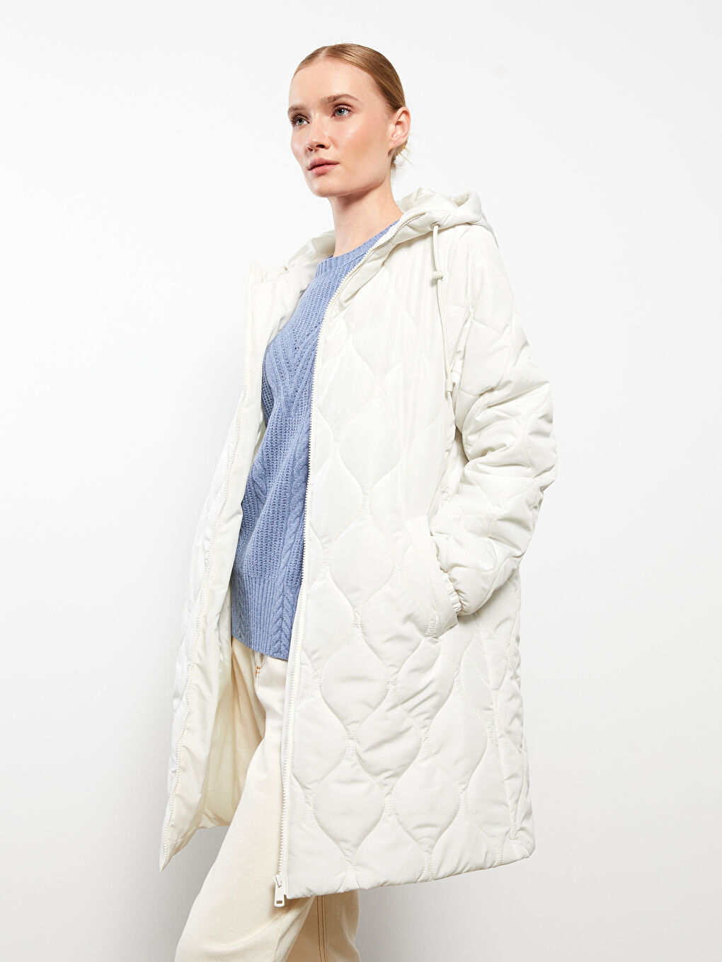 Bej Kapüşonlu Kapitone Kadın Şişme Mont