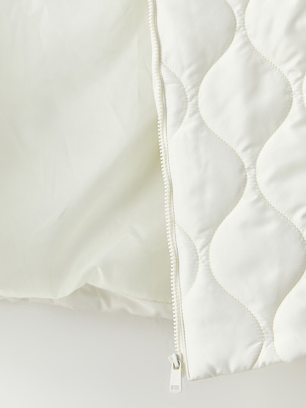 Bej Kapüşonlu Kapitone Kadın Şişme Mont-8