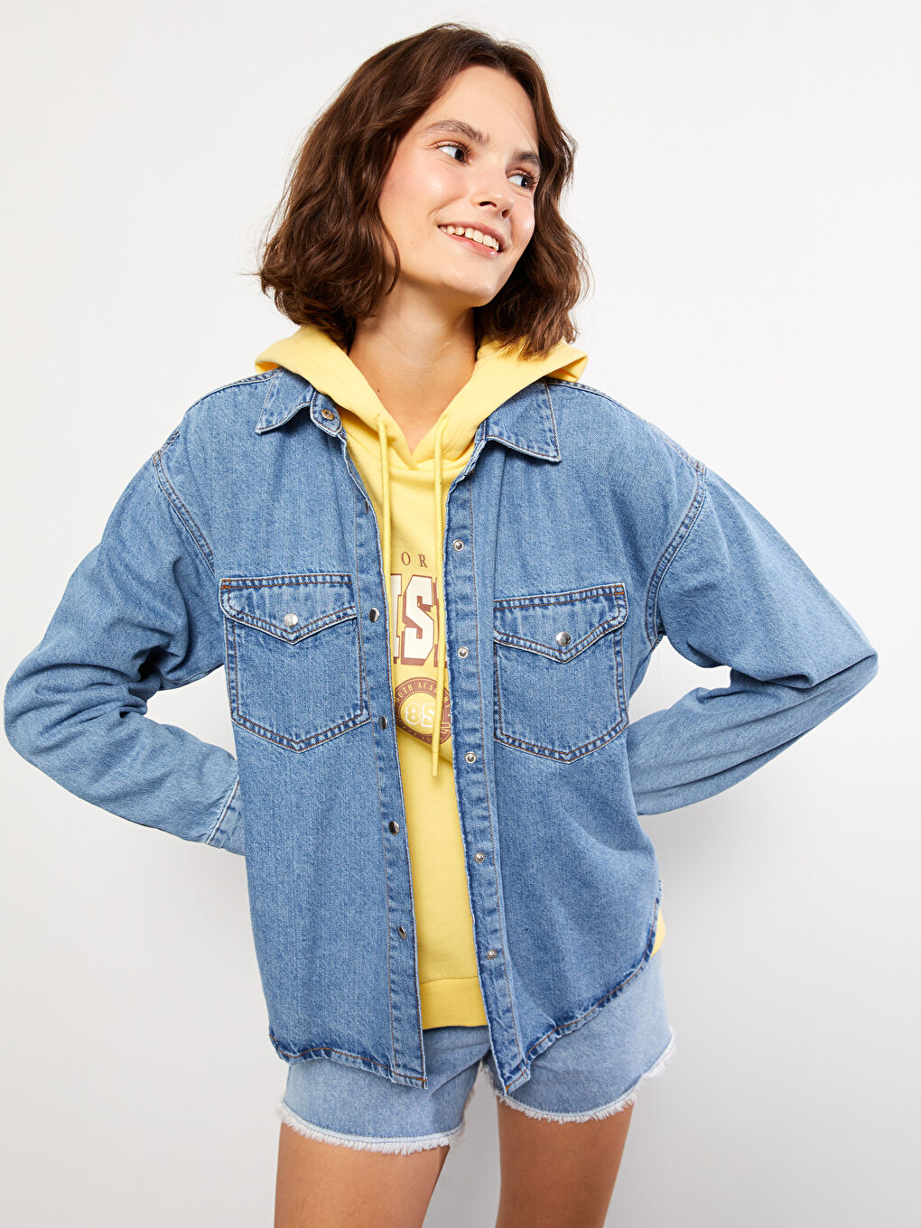LCW Jeans چاکەتی کراس جلی جینسی ئافرەتان قۆڵ درێژ بە داخستنی دوگمەی پێشەوە و گیرفان -W2AE94Z8-311