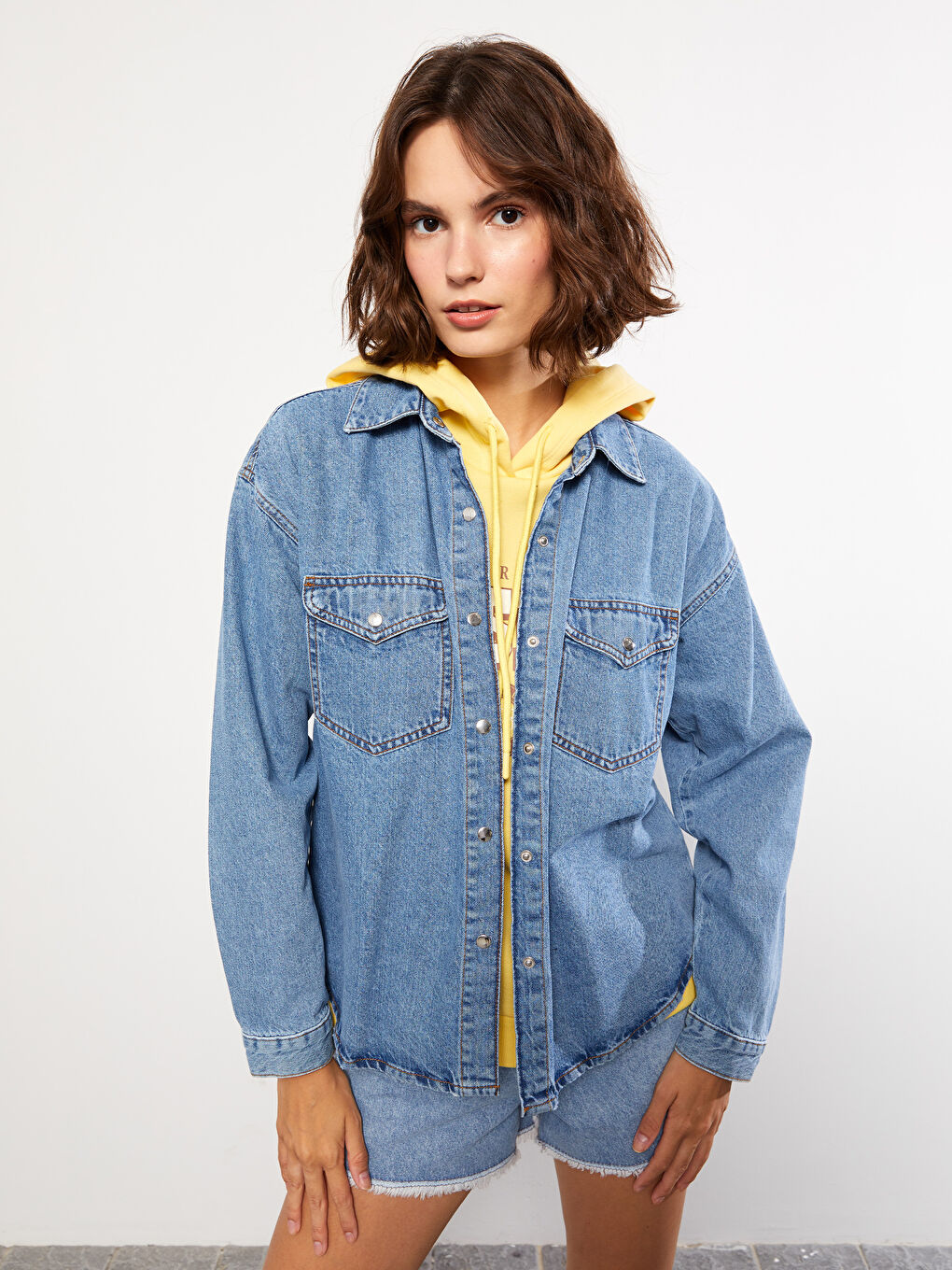 LCW Jeans چاکەتی کراس جلی جینسی ئافرەتان قۆڵ درێژ بە داخستنی دوگمەی پێشەوە و گیرفان -W2AE94Z8-311