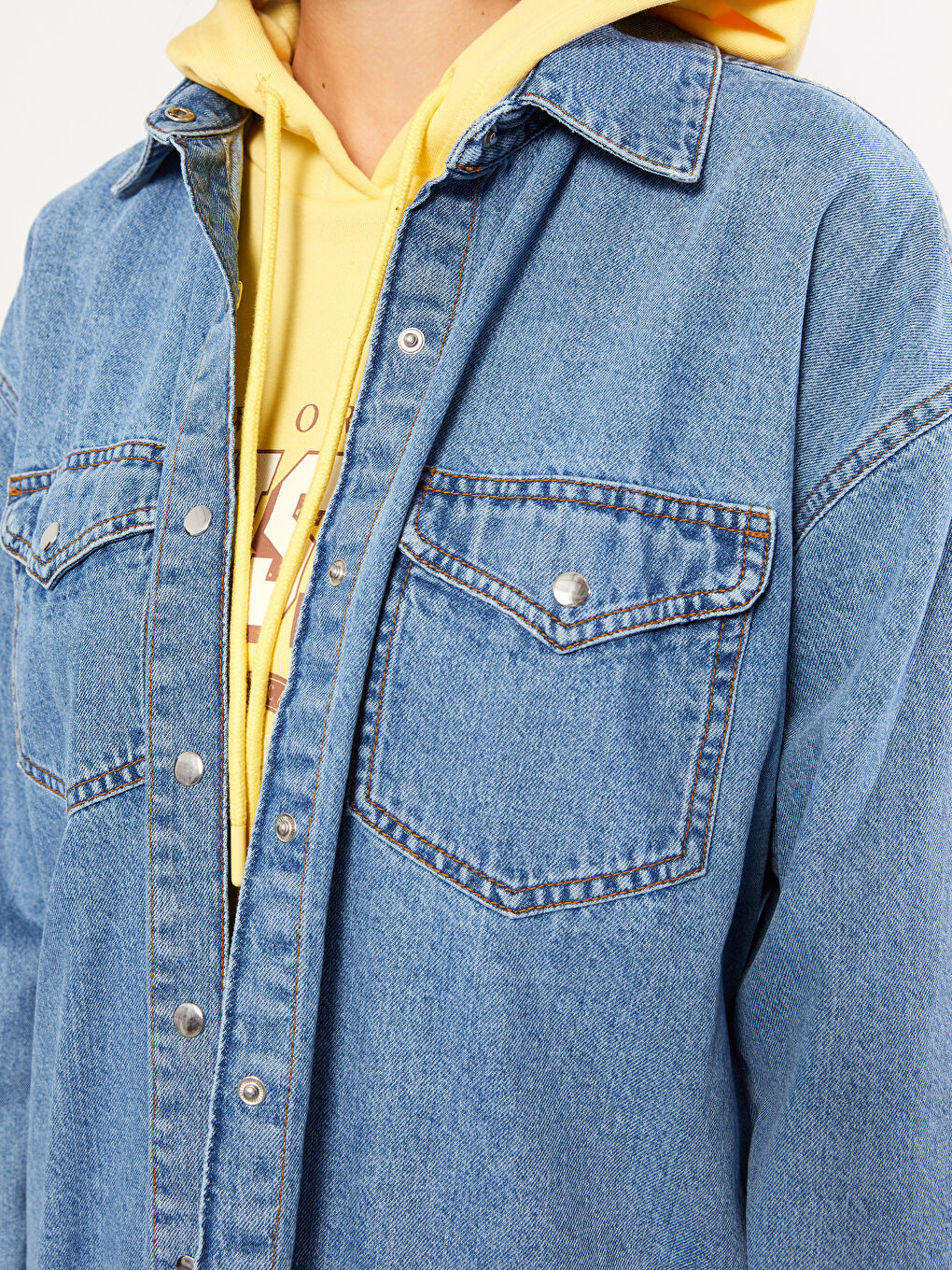 LCW Jeans چاکەتی کراس جلی جینسی ئافرەتان قۆڵ درێژ بە داخستنی دوگمەی پێشەوە و گیرفان -W2AE94Z8-311