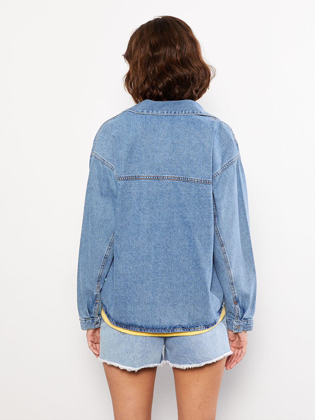 LCW Jeans چاکەتی کراس جلی جینسی ئافرەتان قۆڵ درێژ بە داخستنی دوگمەی پێشەوە و گیرفان -W2AE94Z8-311
