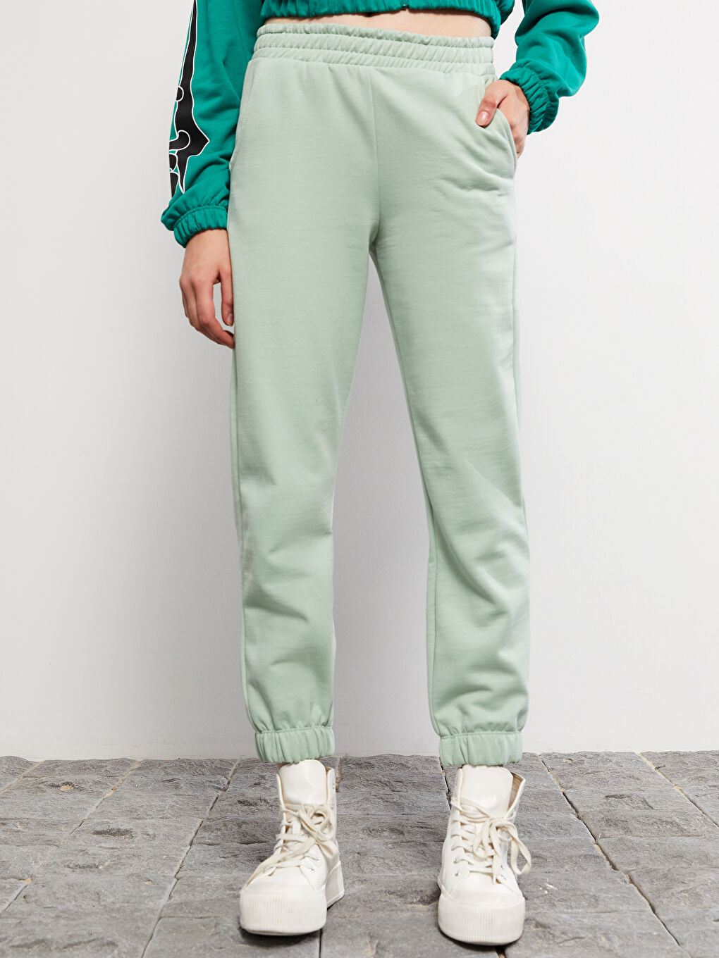 LCW Vision Women's Elasticated Waist Plain Jogger Sweatpants -W2AF13Z8-FKS