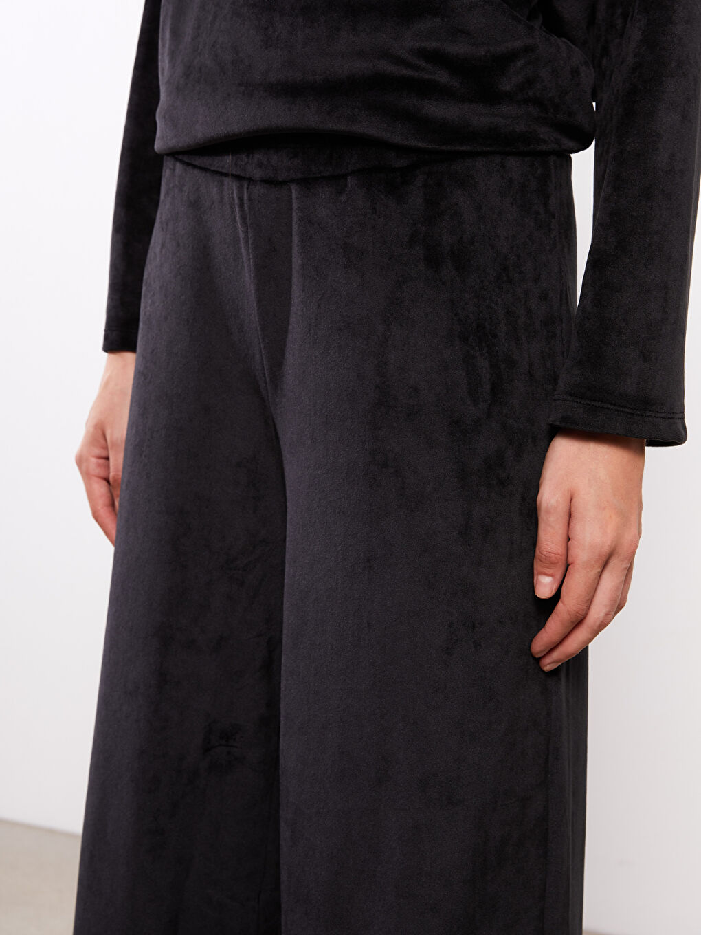 Siyah Beli Lastikli Düz Kadife Kadın Eşofman Altı-2