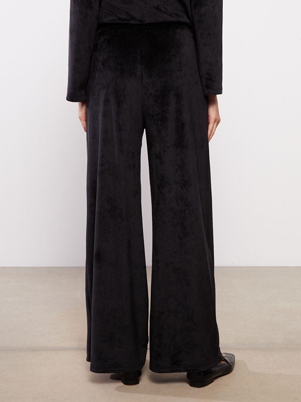 Siyah Beli Lastikli Düz Kadife Kadın Eşofman Altı-4