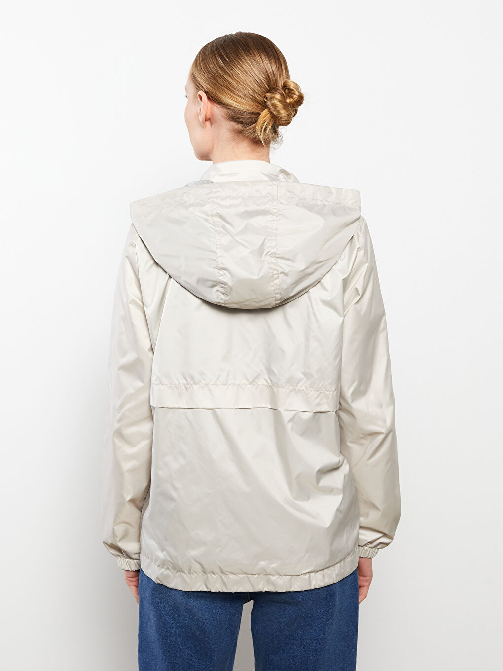 Bej Kadın Kapüşonlu Düz Yağmurluk-4