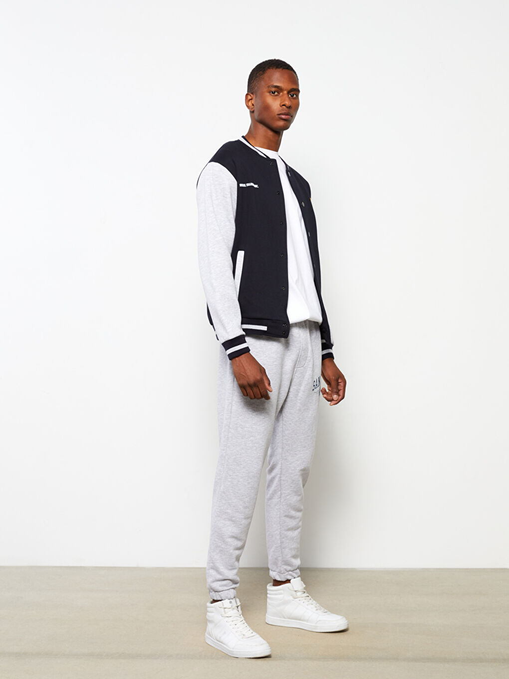 Standard Fit Printed Men's Jogger Sweatpants-2