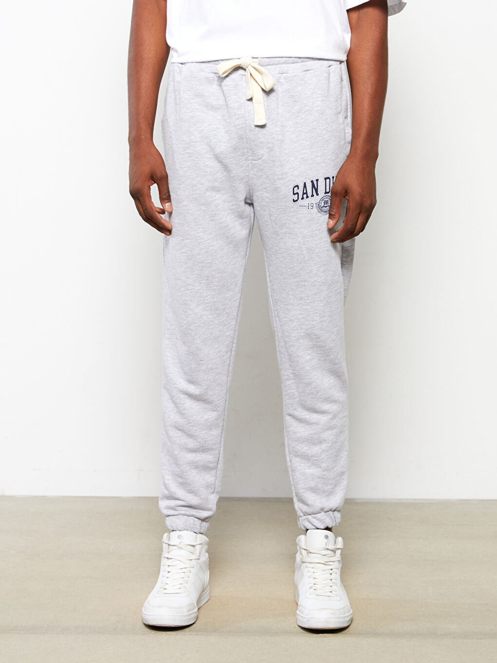 Standard Fit Printed Men's Jogger Sweatpants-4