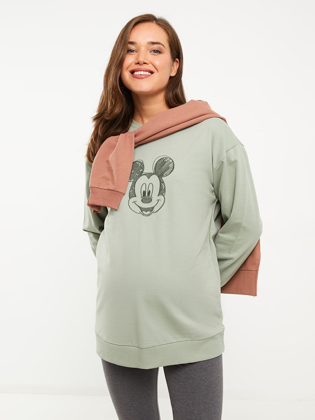 LCWAIKIKI Maternity Mat Yeşil Bisiklet Yaka Mickey Mouse Baskılı Uzun Kollu Hamile Sweatshirt