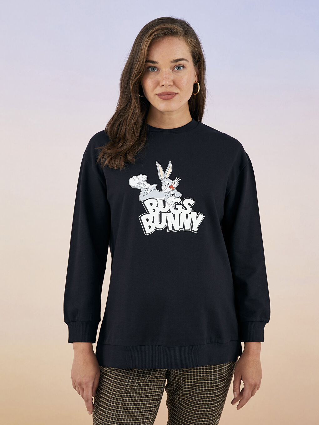 LCWAIKIKI Maternity Crew Neck Bugs Bunny Printed Long Sleeve Cotton Maternity Sweatshirt -W2AG88Z8-CVL