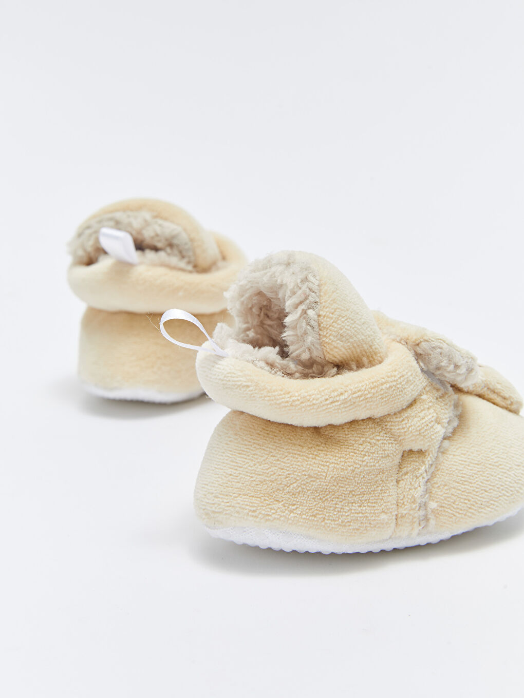 Bej Nakış Detaylı Aplikeli Yürüme Öncesi Erkek Bebek Ev Botu-4
