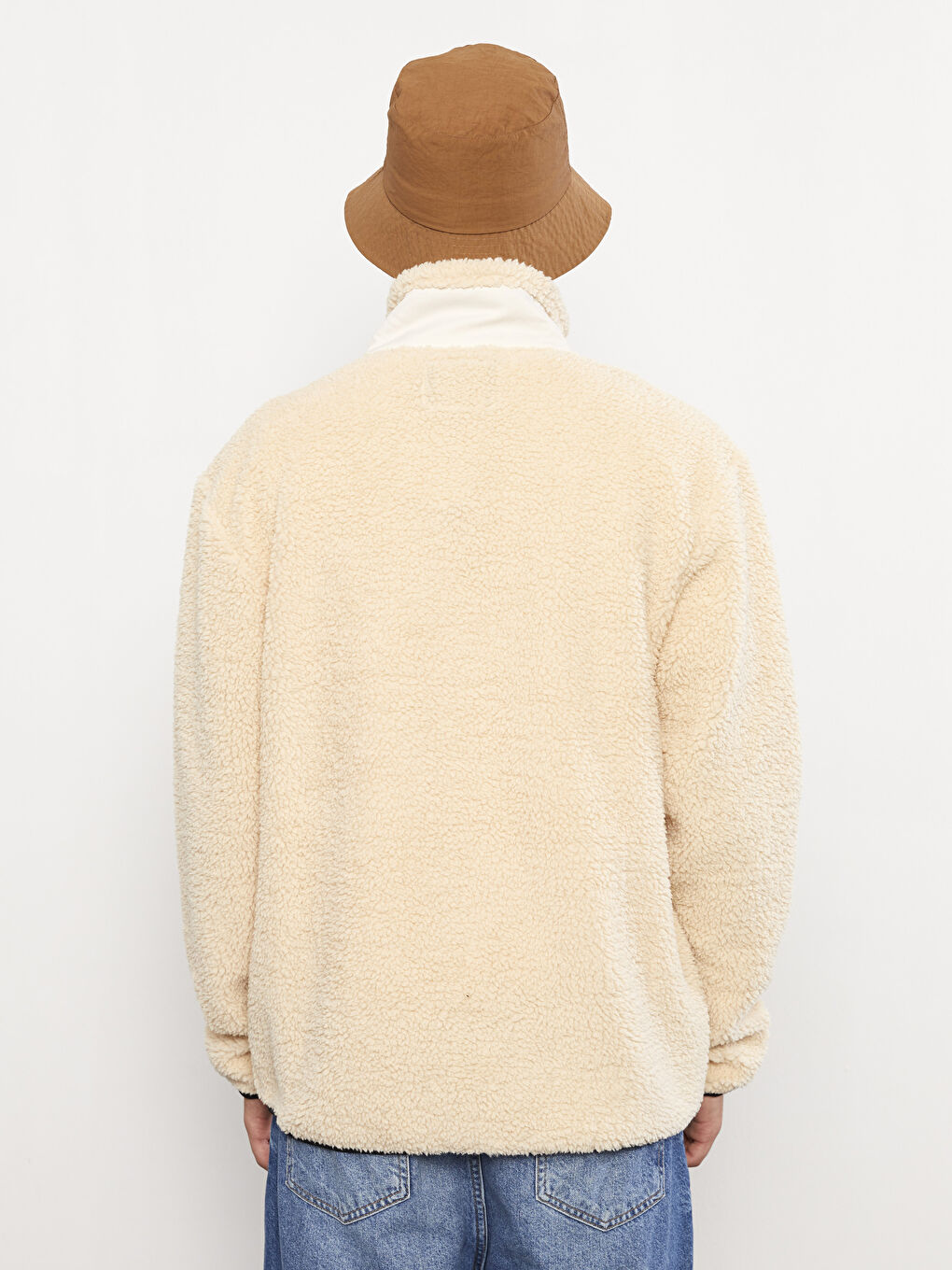 Bej Standart Kalıp Dik Yaka Pelüş Erkek Mont-4