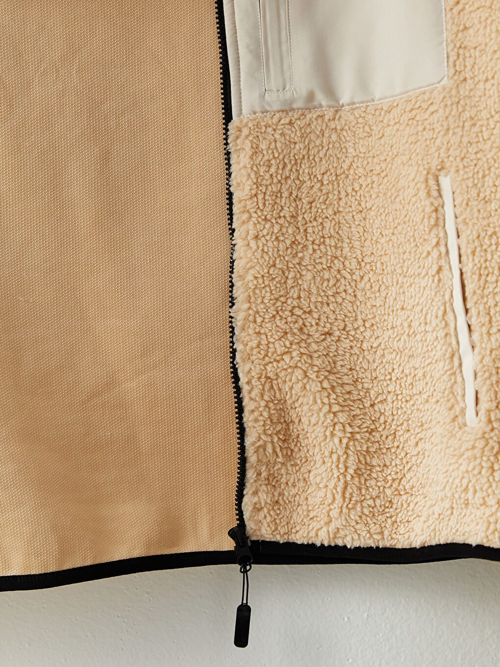 Bej Standart Kalıp Dik Yaka Pelüş Erkek Mont-7