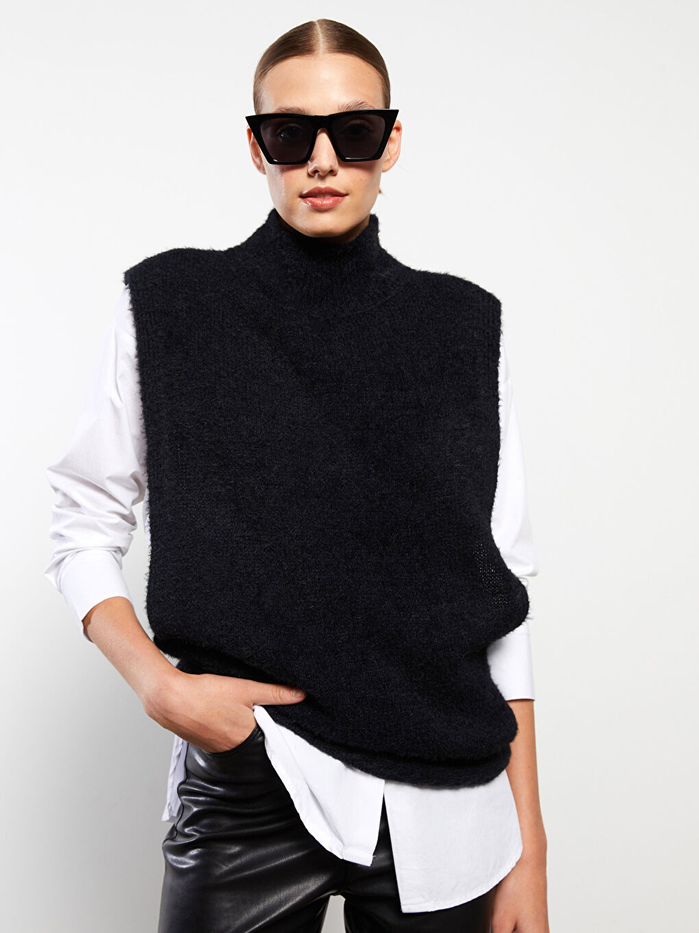 Siyah Kadın Yarım Balıkçı Yaka Düz Triko Süveter