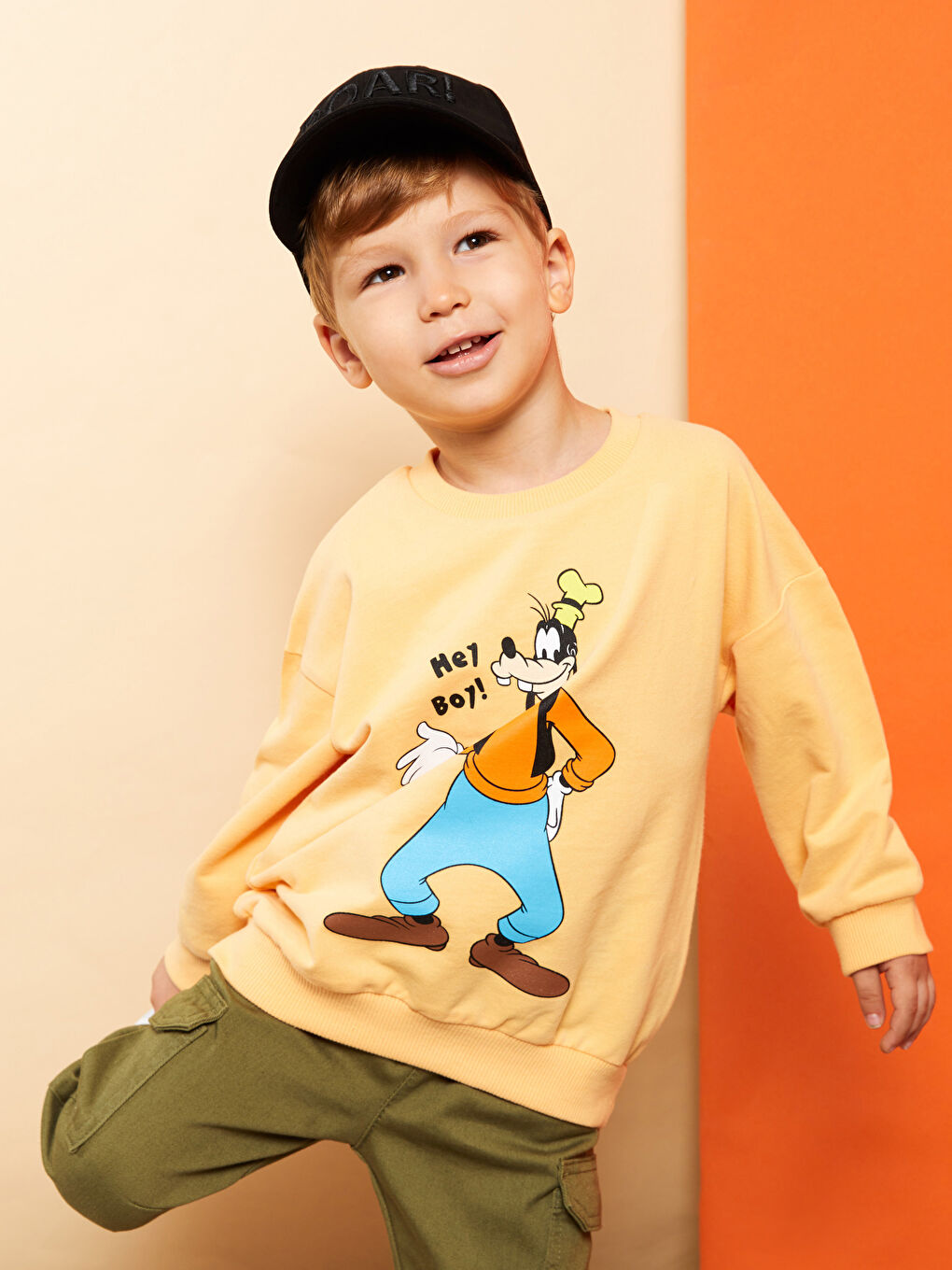 LCW baby Pastel Turuncu Bisiklet Yaka Uzun Kollu Goofy Baskılı Erkek Bebek Sweatshirt