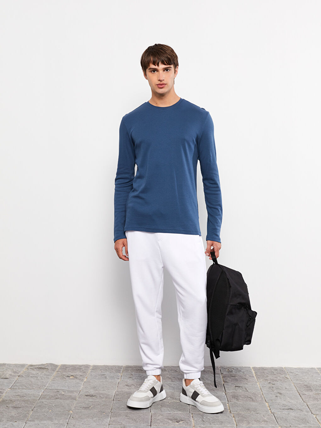 Ерлерге арналған ұзын жеңді дөңгелек жағалы футболка