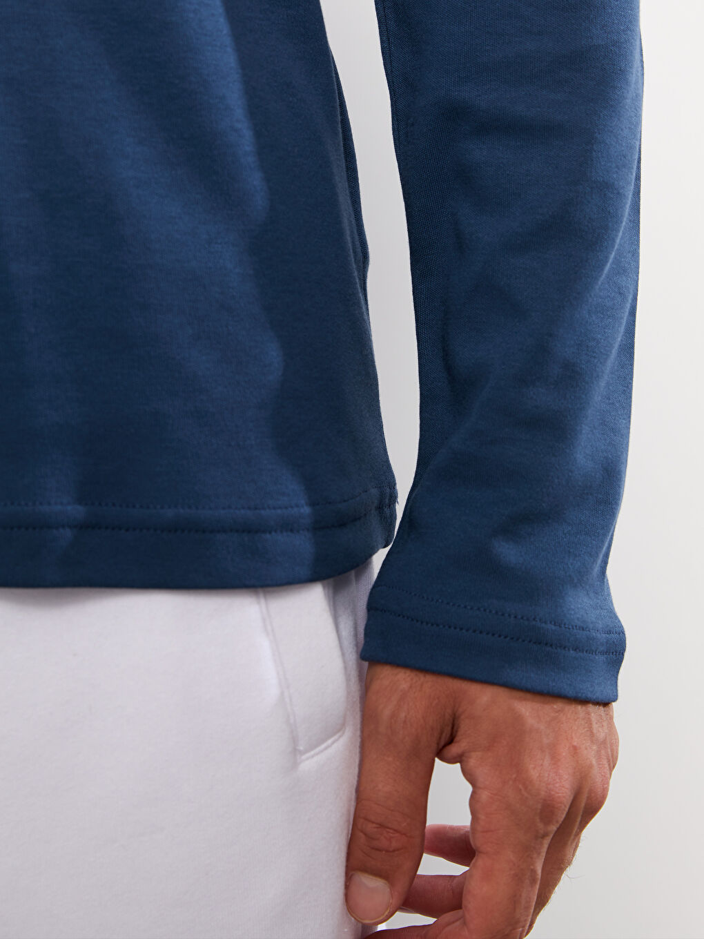 Ерлерге арналған ұзын жеңді дөңгелек жағалы футболка-3