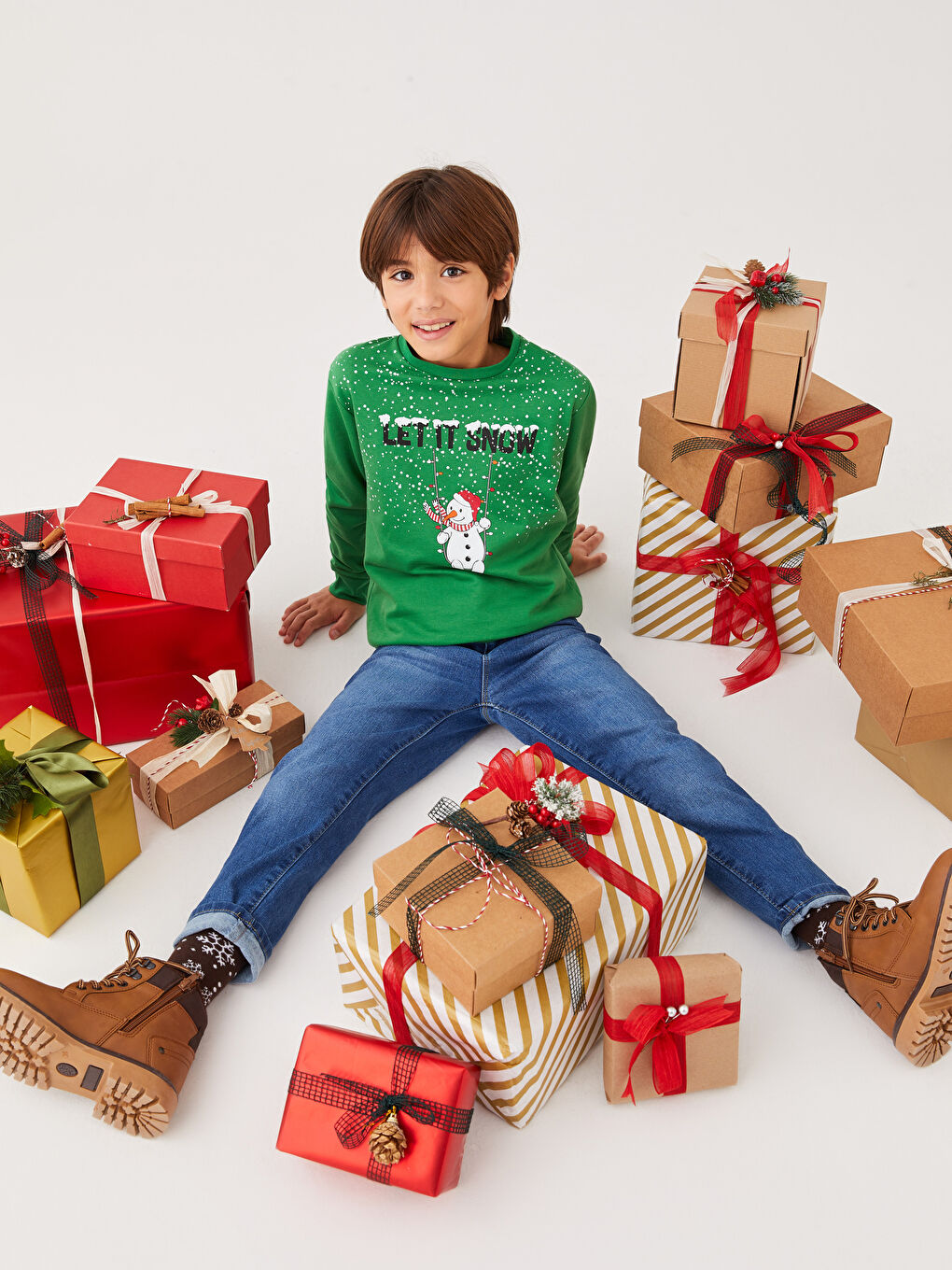 LCW Kids Bisiklet Yaka Yılbaşı Temalı Uzun Kollu Erkek Çocuk Sweatshirt -W2AK03Z4-HAW