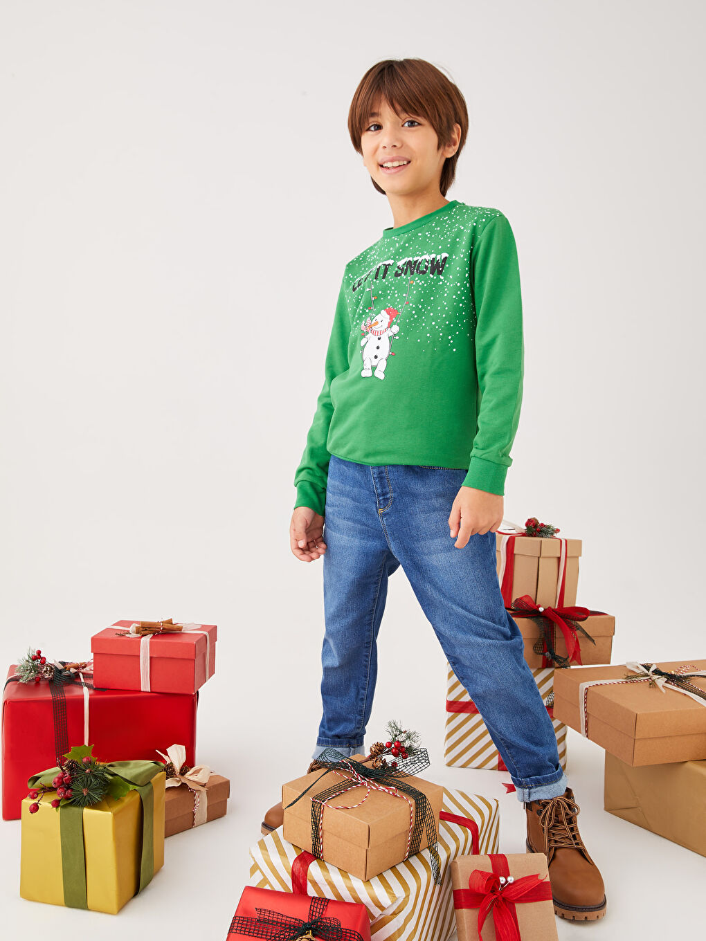 LCW Kids Bisiklet Yaka Yılbaşı Temalı Uzun Kollu Erkek Çocuk Sweatshirt -W2AK03Z4-HAW