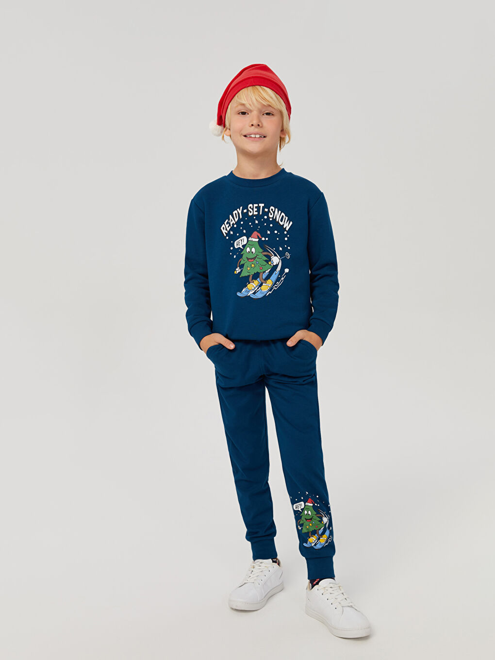 LCW Kids Elastic Waist Christmas Theme Boy Jogger Sweatpants -W2AK05Z4-JT1