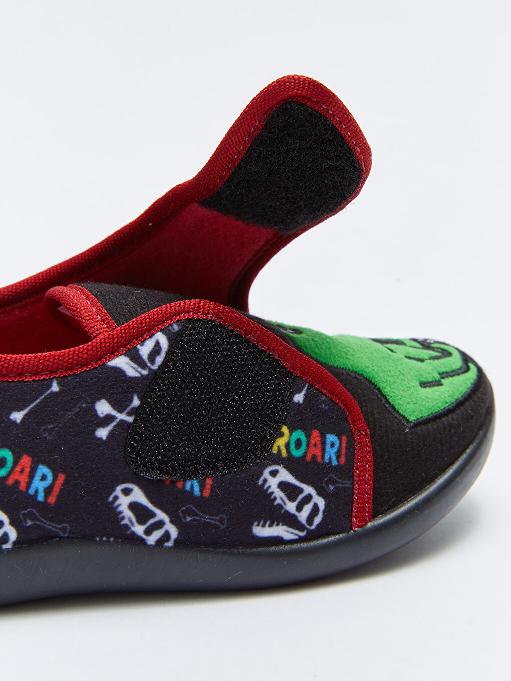 Siyah Baskılı Cırt Cırtlı Erkek Çocuk Panduf-5