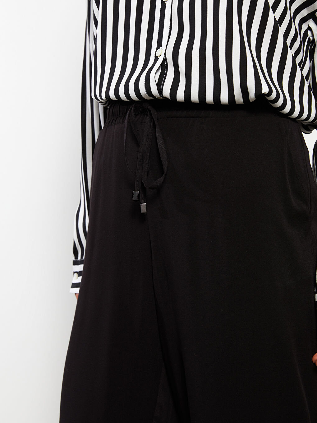 Siyah Beli Lastikli Düz Viskon Kadın Pantolon-3