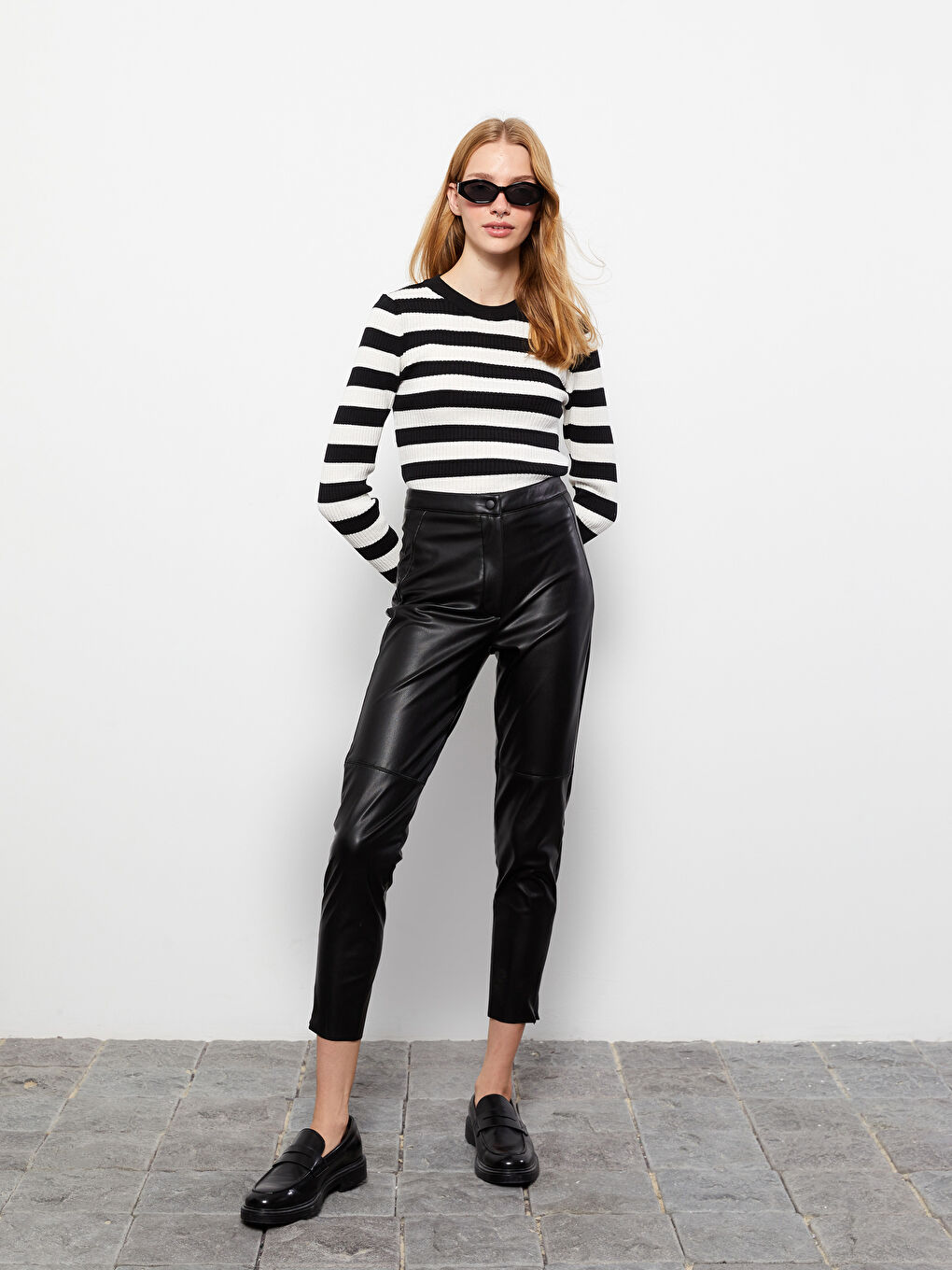Брюки из искусственной кожи слим для женщин