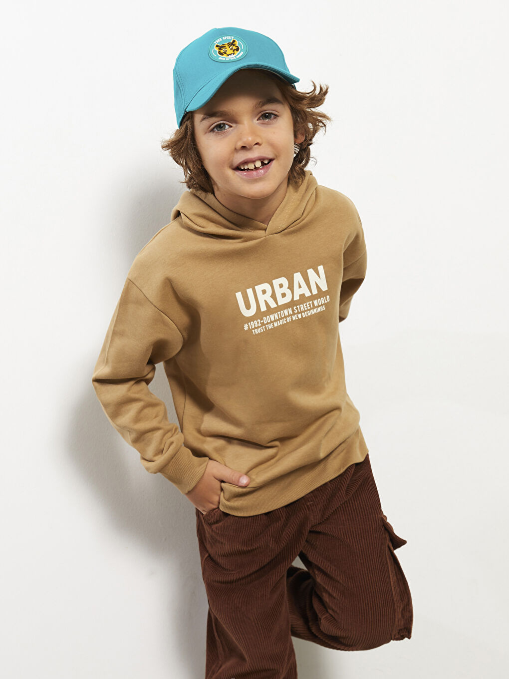 LCW Kids Bedrucktes Sweatshirt mit Kapuze und langen Ärmeln für Jungen -W2AK53Z4-GPW