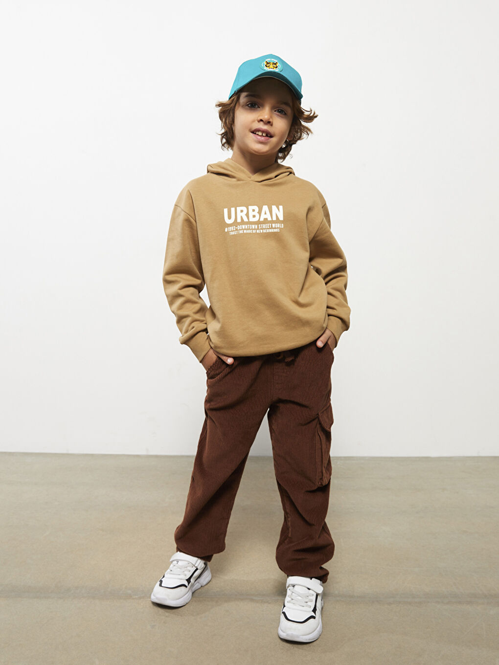 LCW Kids Bedrucktes Sweatshirt mit Kapuze und langen Ärmeln für Jungen -W2AK53Z4-GPW