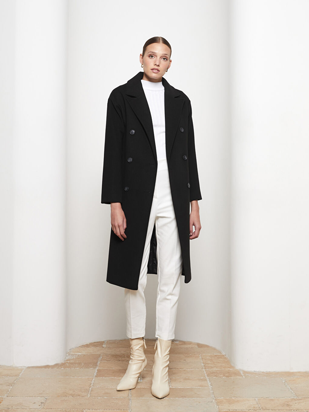 Siyah Ceket Yaka Düz Uzun Kollu Kadın Kaban-2